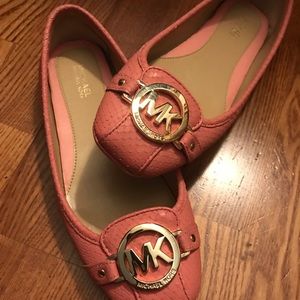 Michael Korda coral flats